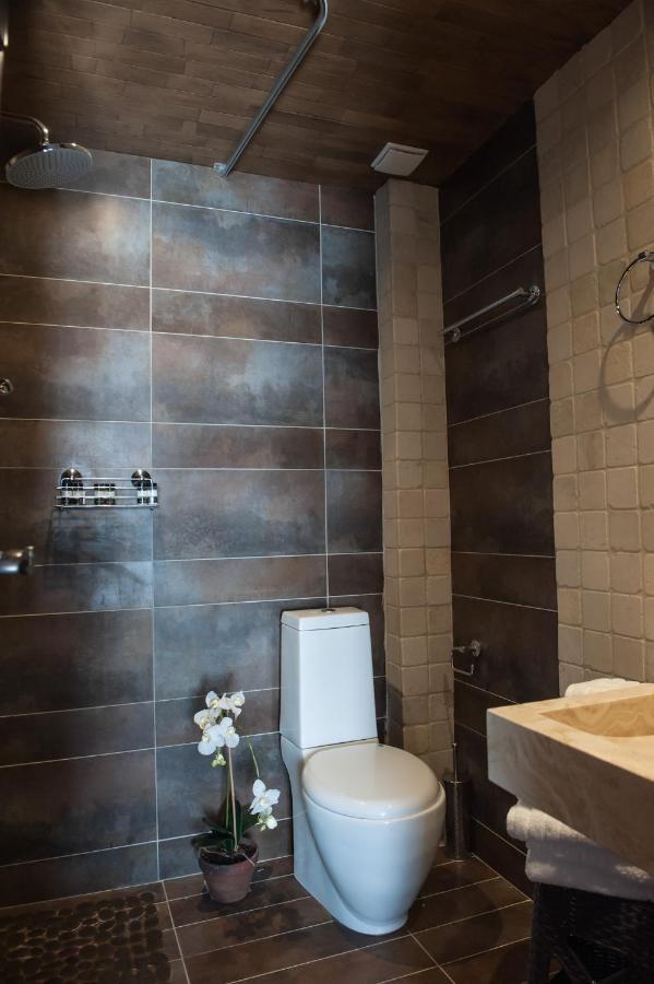 Polys Guest House Katachas Bagian luar foto