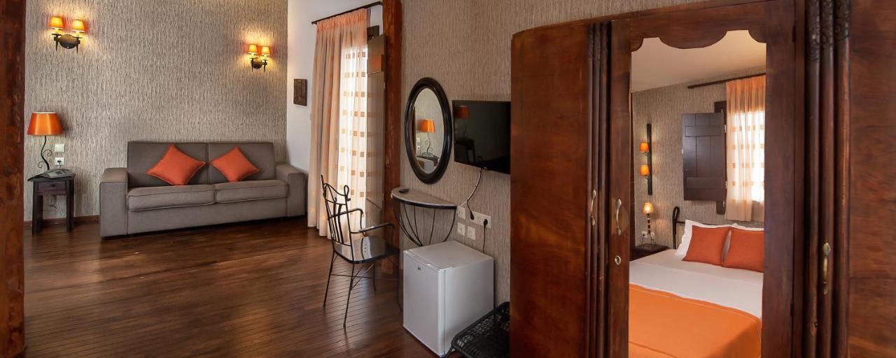 Polys Guest House Katachas Bagian luar foto