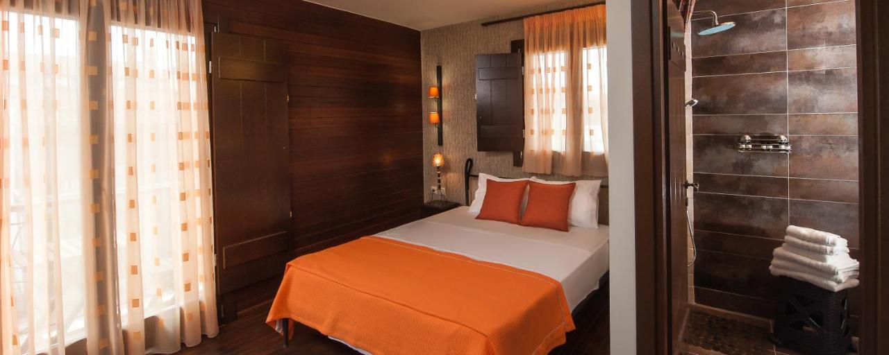 Polys Guest House Katachas Bagian luar foto