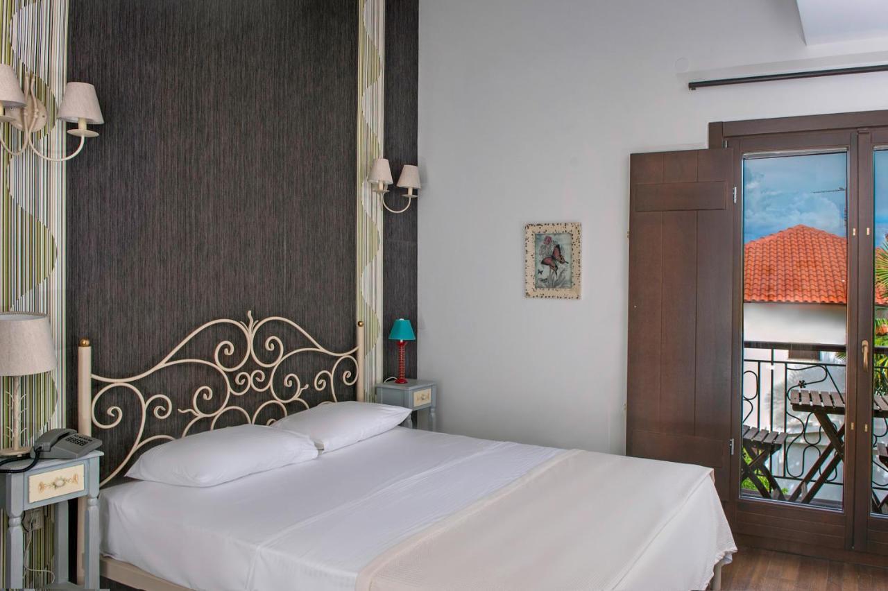 Polys Guest House Katachas Bagian luar foto
