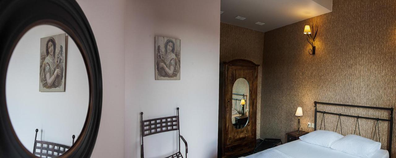 Polys Guest House Katachas Bagian luar foto