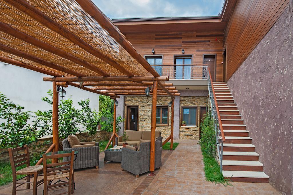 Polys Guest House Katachas Bagian luar foto