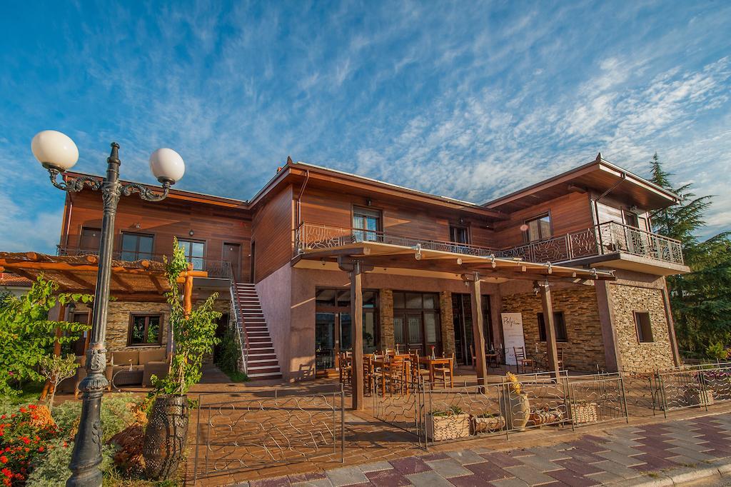 Polys Guest House Katachas Bagian luar foto