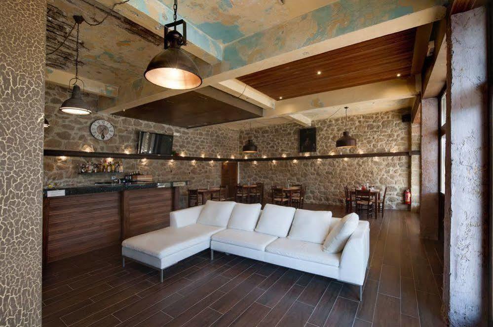 Polys Guest House Katachas Bagian luar foto