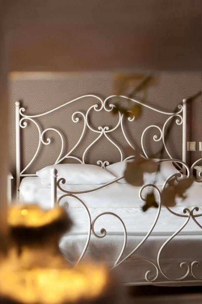 Polys Guest House Katachas Bagian luar foto